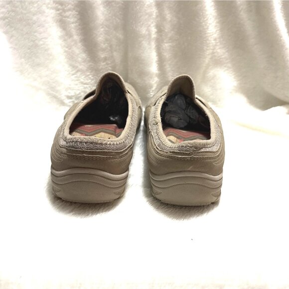 Skechers Womens Beige Slip-On Shoes Size 10 US UK 7 EUR 40 Synthetic/Textile Upp - Picture 4 of 6